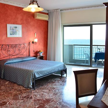 Costa Azzurra Hotel Giardini Naxos Eksteriør billede