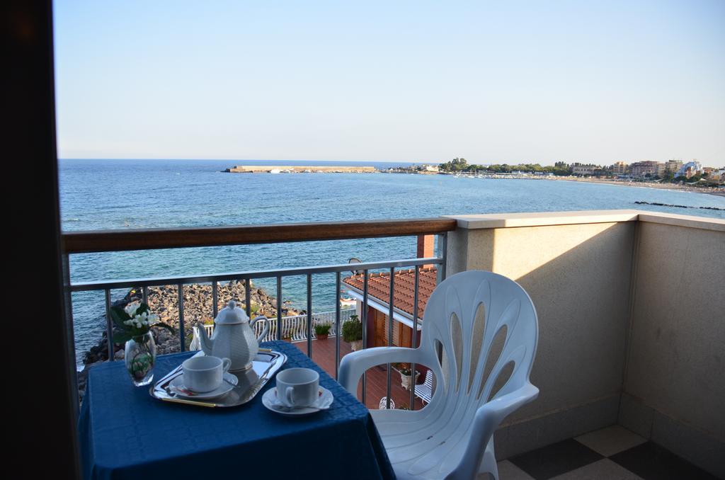 Costa Azzurra Hotel Giardini Naxos Eksteriør billede