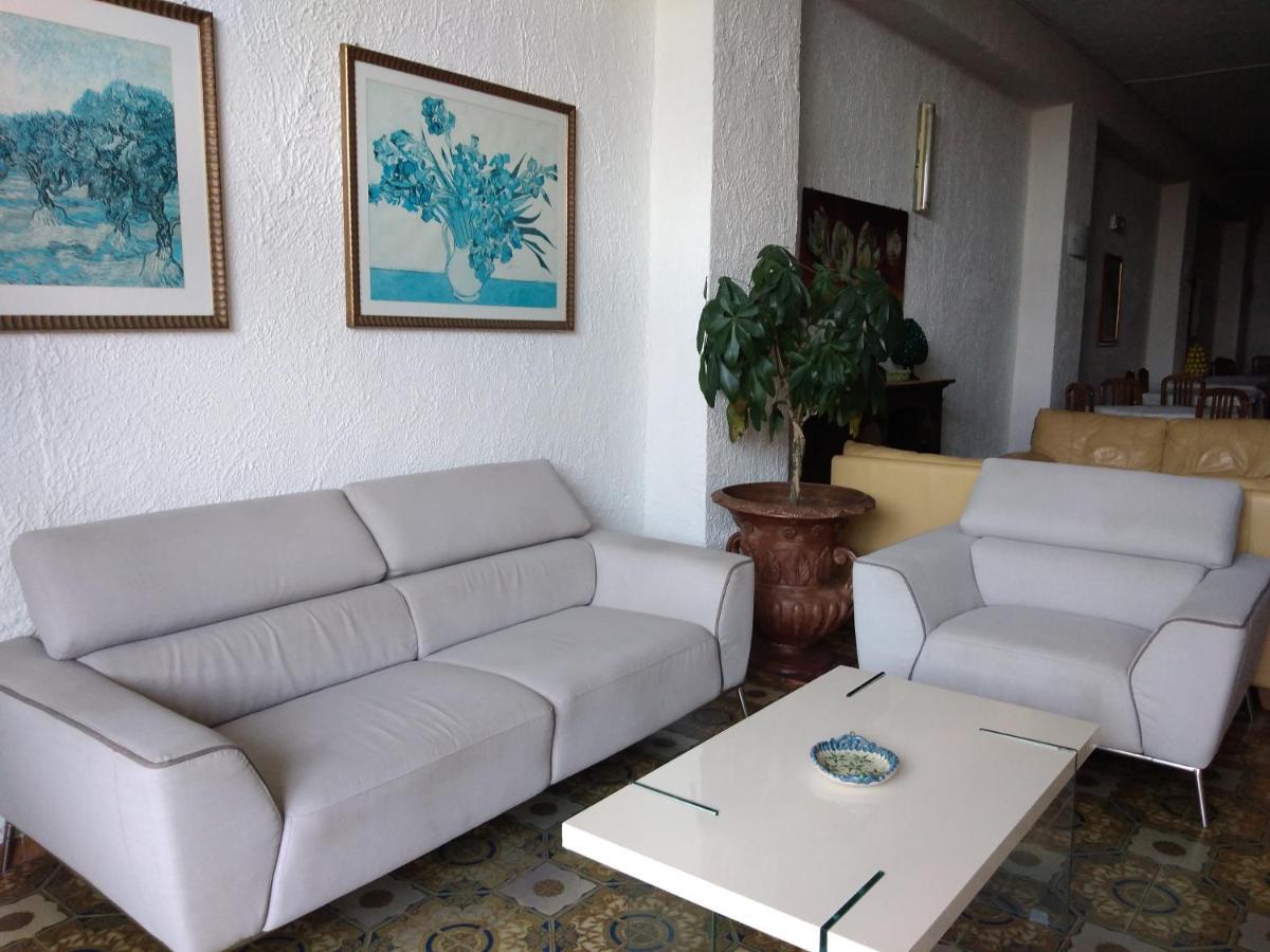 Costa Azzurra Hotel Giardini Naxos Eksteriør billede