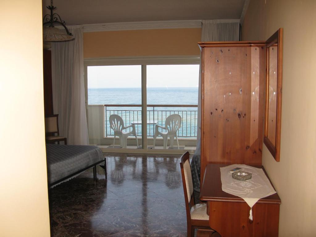 Costa Azzurra Hotel Giardini Naxos Eksteriør billede
